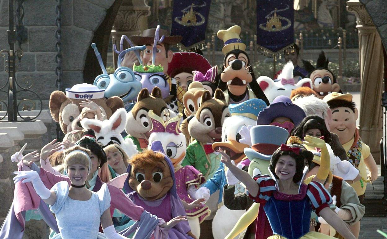 La oferta del SEPE para trabajar en Disneyland París este verano La